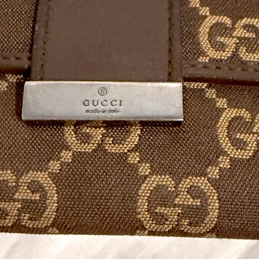 GUCCI Monogram Key Chain. Brown and Tan Key Case and Card Holder. - Picture 11 of 11